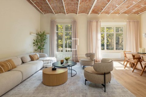 Apartamento de 4 dormitorios en venta en Barcelona, Cataluña, Spain № 9206 - foto 3