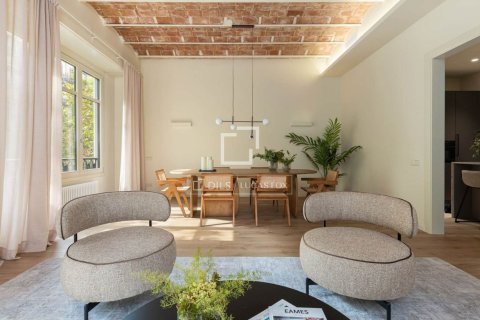 Apartamento de 4 dormitorios en venta en Barcelona, Cataluña, Spain № 9206 - foto 2