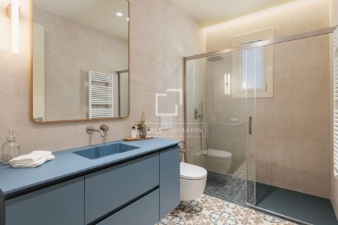 Apartamento de 4 dormitorios en venta en Barcelona, Cataluña, Spain № 9206 - foto 19