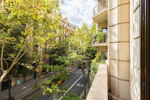Apartamento de 4 dormitorios en venta en Barcelona, Cataluña, Spain № 9206 - foto 30