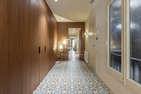 Apartamento de 4 dormitorios en venta en Barcelona, Cataluña, Spain № 9206 - foto 9