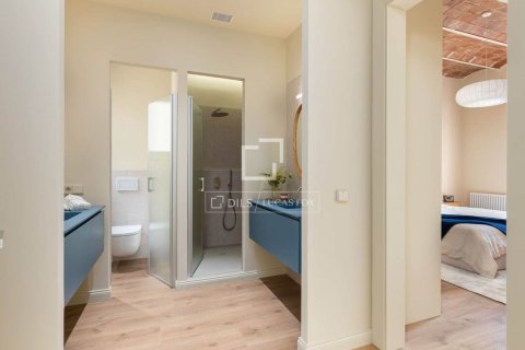 Apartamento de 4 dormitorios en venta en Barcelona, Cataluña, Spain № 9206 - foto 20