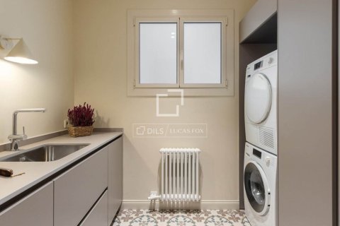Apartamento de 4 dormitorios en venta en Barcelona, Cataluña, Spain № 9206 - foto 15