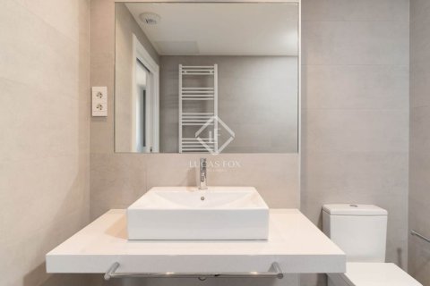 Apartamento de 3 dormitorios en venta en Barcelona, Cataluña, Spain № 9224 - foto 26