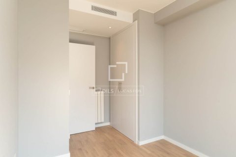 Apartamento de 3 dormitorios en venta en Barcelona, Cataluña, Spain № 9224 - foto 22
