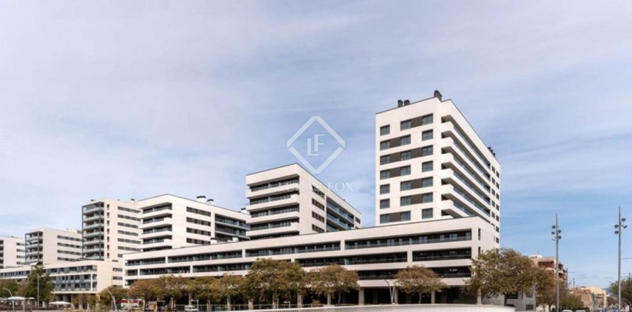 Apartamento de 3 dormitorios en venta en Barcelona, Cataluña, Spain № 9224