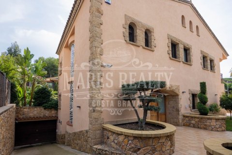 6 bedrooms villa for sale in Lloret de Mar, Girona, Catalonia, Spain № 988 - photo 20