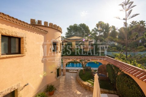 6 bedrooms villa for sale in Lloret de Mar, Girona, Catalonia, Spain № 988 - photo 14