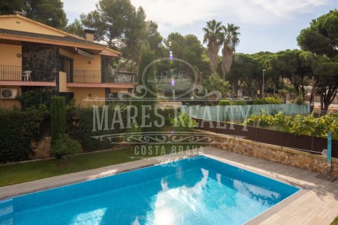 6 bedrooms villa for sale in Lloret de Mar, Girona, Catalonia, Spain № 988 - photo 16