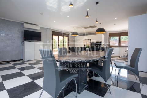 6 bedrooms villa for sale in Lloret de Mar, Girona, Catalonia, Spain № 988 - photo 5