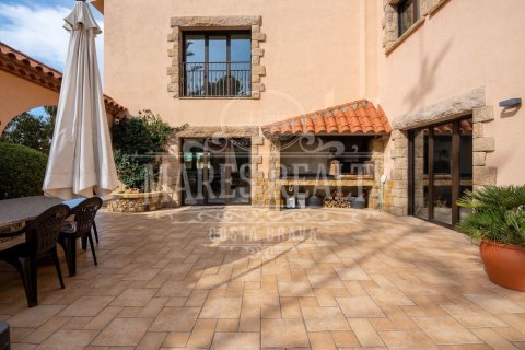 6 bedrooms villa for sale in Lloret de Mar, Girona, Catalonia, Spain № 988 - photo 19