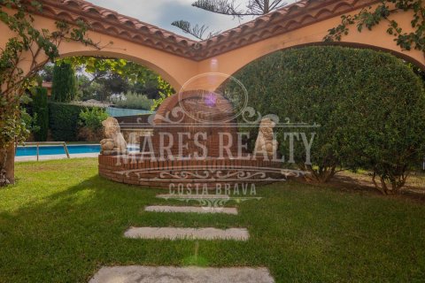 6 bedrooms villa for sale in Lloret de Mar, Girona, Catalonia, Spain № 988 - photo 17