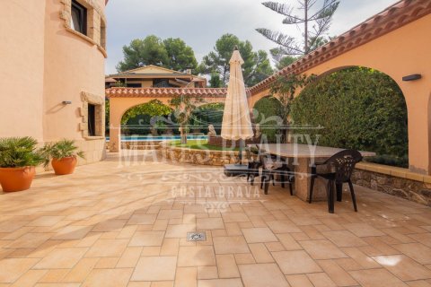 6 bedrooms villa for sale in Lloret de Mar, Girona, Catalonia, Spain № 988 - photo 18
