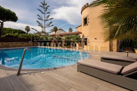6 bedrooms villa for sale in Lloret de Mar, Girona, Catalonia, Spain № 988 - photo 15