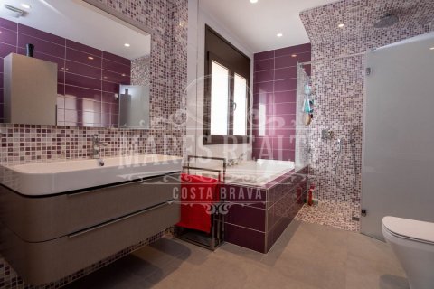 6 bedrooms villa for sale in Lloret de Mar, Girona, Catalonia, Spain № 988 - photo 10