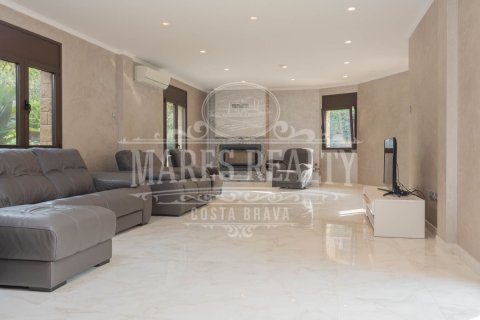 6 bedrooms villa for sale in Lloret de Mar, Girona, Catalonia, Spain № 988 - photo 7