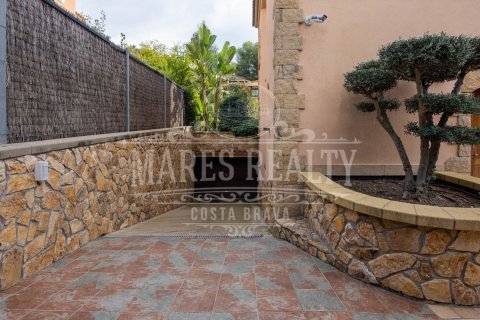 6 bedrooms villa for sale in Lloret de Mar, Girona, Catalonia, Spain № 988 - photo 13