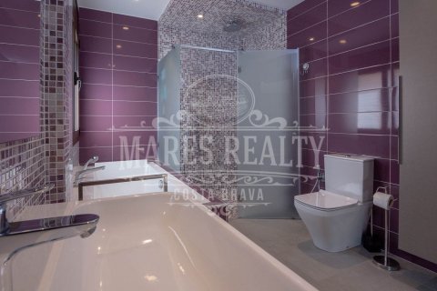 6 bedrooms villa for sale in Lloret de Mar, Girona, Catalonia, Spain № 988 - photo 11