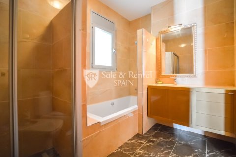 3 bedrooms house for sale in Lloret de Mar, Girona, Catalonia, Spain № 6744 - photo 27