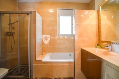 3 bedrooms house for sale in Lloret de Mar, Girona, Catalonia, Spain № 6744 - photo 25