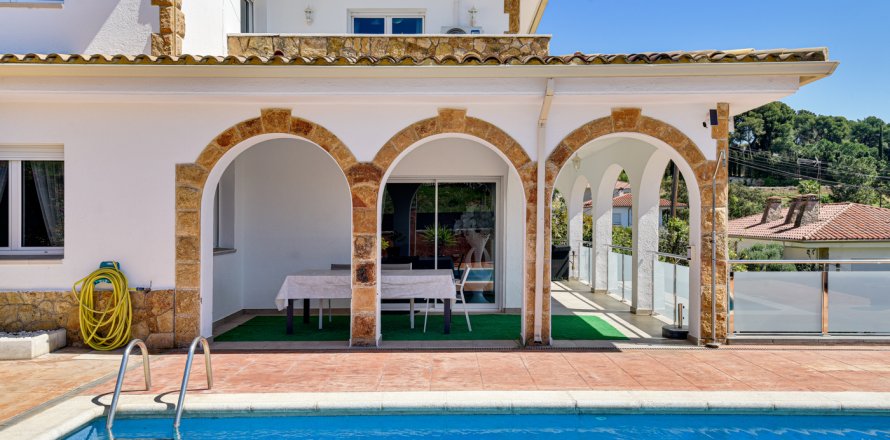 5 bedrooms villa for sale in Lloret de Mar, Girona, Catalonia, Spain № 9191