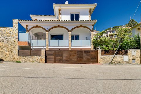 5 bedrooms villa for sale in Lloret de Mar, Girona, Catalonia, Spain № 9191 - photo 6