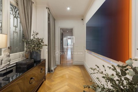 Купить квартиру в Барселона, Испания с 3 спальни, 250м², № 9152 - фото 17