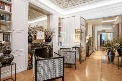 Купить квартиру в Барселона, Испания с 3 спальни, 250м², № 9152 - фото 3