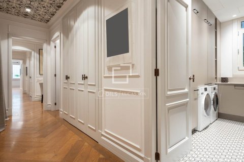 Купить квартиру в Барселона, Испания с 3 спальни, 250м², № 9152 - фото 19