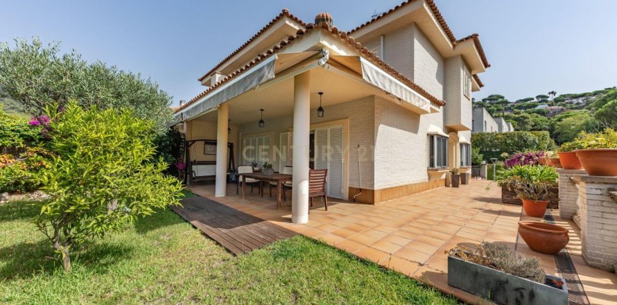 4 bedrooms house for sale in Cabrils, Barcelona, Catalonia, Spain № 9083