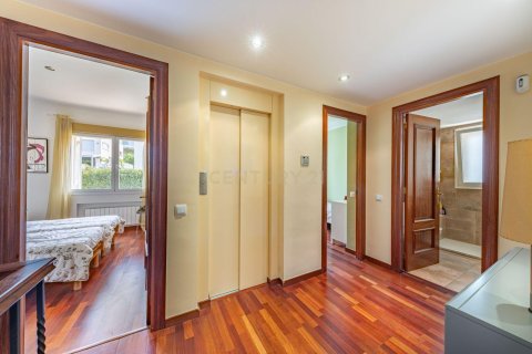 4 bedrooms house for sale in Cabrils, Barcelona, Catalonia, Spain № 9083 - photo 16