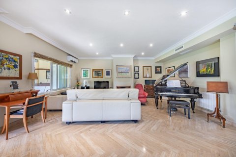 4 bedrooms house for sale in Cabrils, Barcelona, Catalonia, Spain № 9083 - photo 13