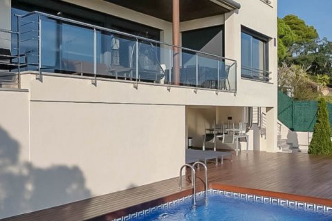 5 bedrooms villa for sale in Lloret de Mar, Girona, Catalonia, Spain № 992 - photo 3
