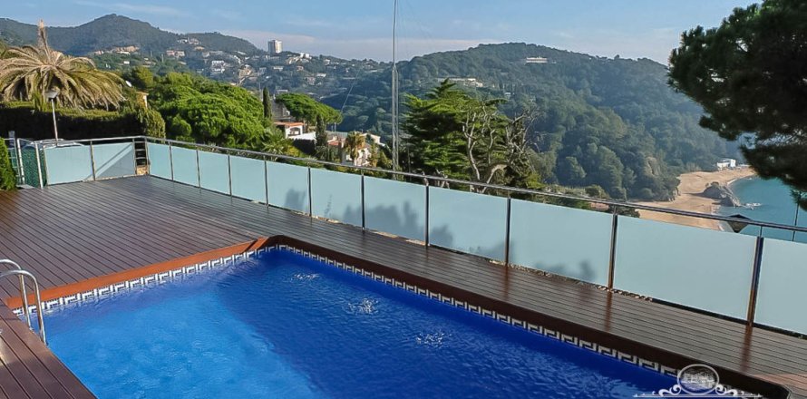 5 bedrooms villa for sale in Lloret de Mar, Girona, Catalonia, Spain № 992