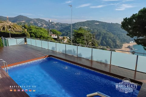 Villa de 5 dormitorios en venta en Lloret de Mar, Gerona, Cataluña, Spain № 992