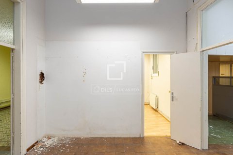 Apartamento de 3 dormitorios en venta en Barcelona, Cataluña, Spain № 9102 - foto 23
