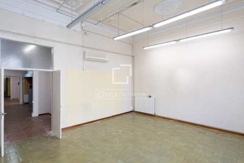 Apartamento de 3 dormitorios en venta en Barcelona, Cataluña, Spain № 9102 - foto 11