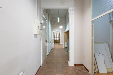 Apartamento de 3 dormitorios en venta en Barcelona, Cataluña, Spain № 9102 - foto 12