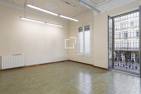 Apartamento de 3 dormitorios en venta en Barcelona, Cataluña, Spain № 9102 - foto 7