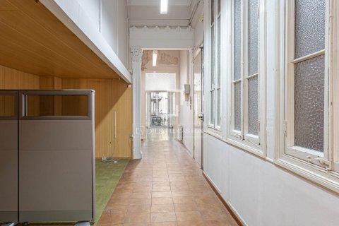 Apartamento de 3 dormitorios en venta en Barcelona, Cataluña, Spain № 9102 - foto 17