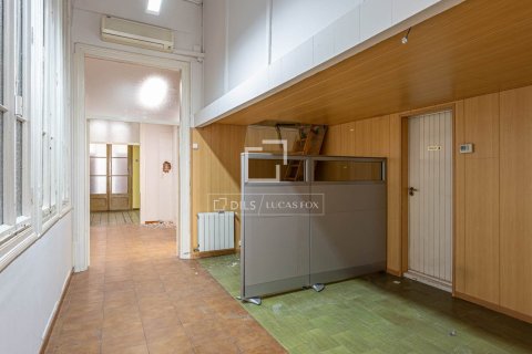 Apartamento de 3 dormitorios en venta en Barcelona, Cataluña, Spain № 9102 - foto 15