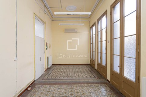 Apartamento de 3 dormitorios en venta en Barcelona, Cataluña, Spain № 9102 - foto 28