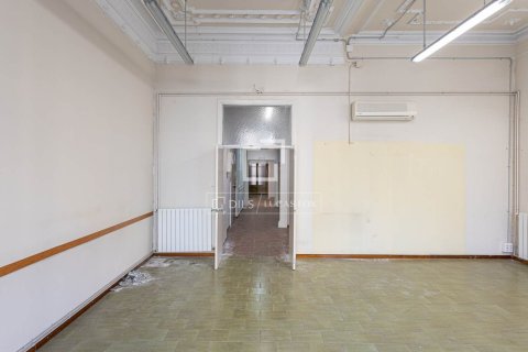 Apartamento de 3 dormitorios en venta en Barcelona, Cataluña, Spain № 9102 - foto 10
