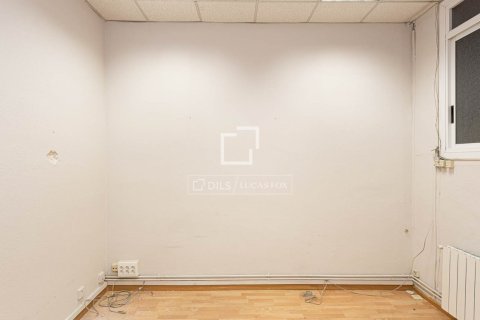 Apartamento de 3 dormitorios en venta en Barcelona, Cataluña, Spain № 9102 - foto 24