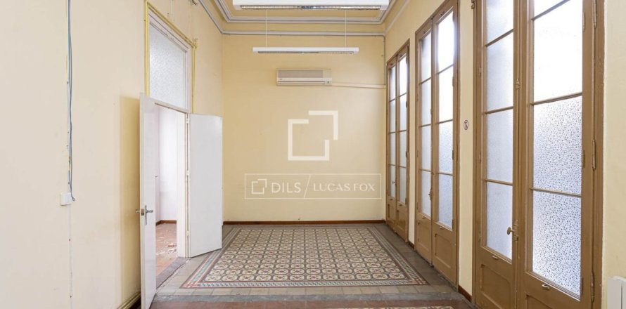 Apartamento de 3 dormitorios en venta en Barcelona, Cataluña, Spain № 9102