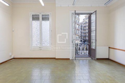 Apartamento de 3 dormitorios en venta en Barcelona, Cataluña, Spain № 9102 - foto 6
