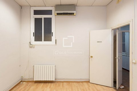 Apartamento de 3 dormitorios en venta en Barcelona, Cataluña, Spain № 9102 - foto 25