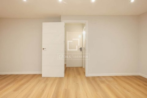Купить виллу в Кастельдефельс, Испания с 5 спален, 302м², № 9260 - фото 7