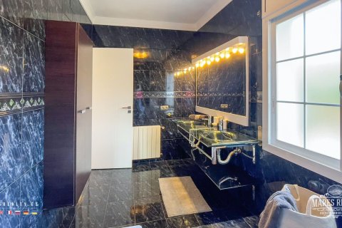 5 bedrooms villa for sale in Lloret de Mar, Girona, Catalonia, Spain № 1004 - photo 11
