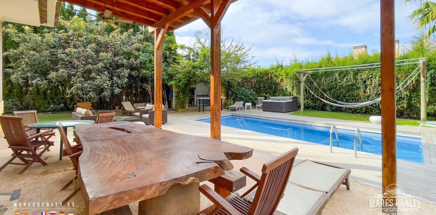 5 bedrooms villa for sale in Lloret de Mar, Girona, Catalonia, Spain № 1004